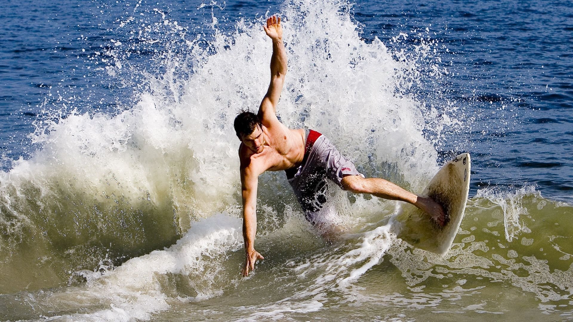 mk体育-人才培养:高校设立电竞专业课程与企业合作案例增多,开设电竞专业学校